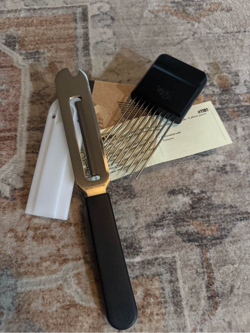 The Pampered Chef Black and Silver Hold and Slice & Slicing/Spreader Tool